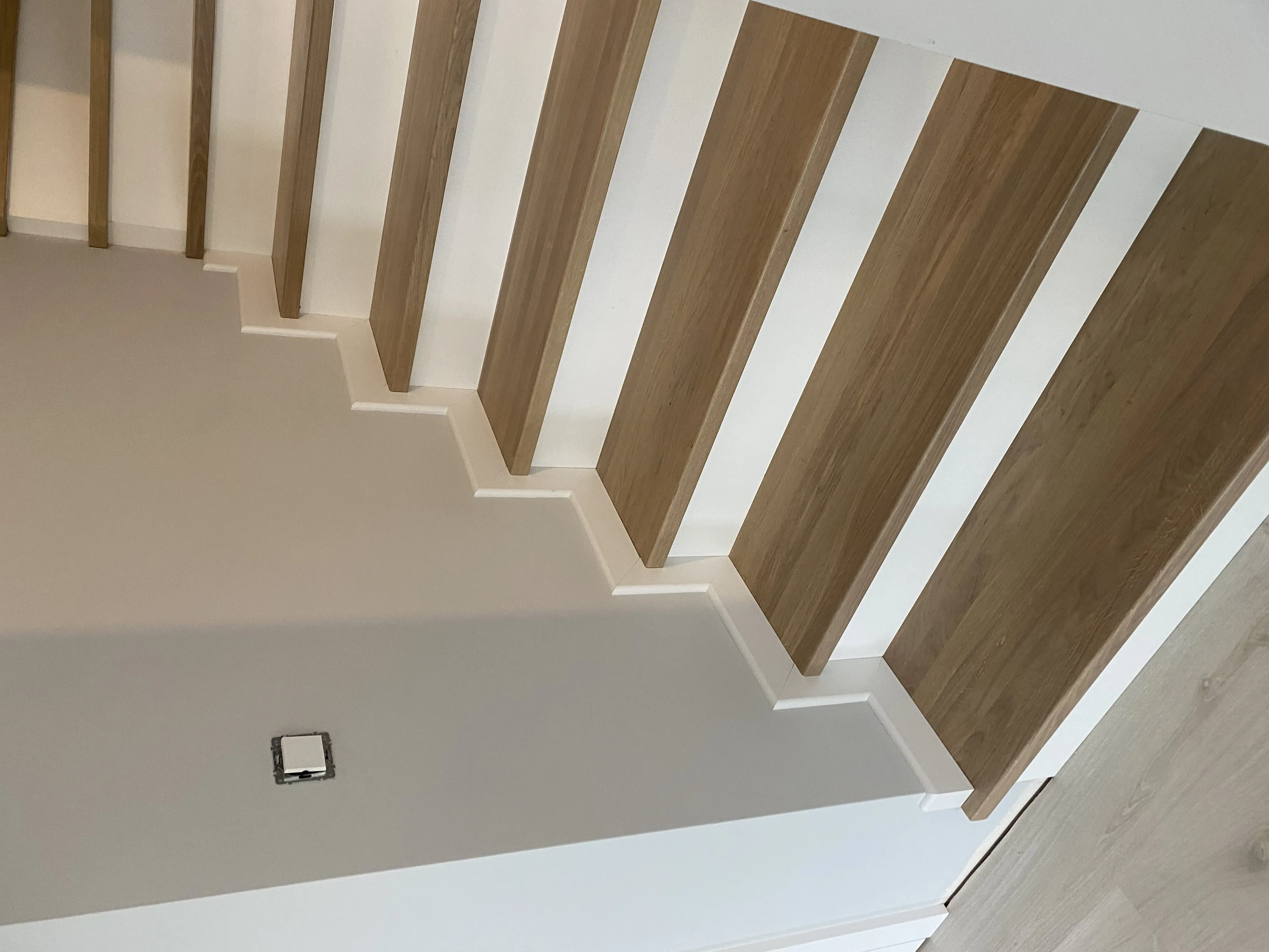 Schody z galerią, Kąty