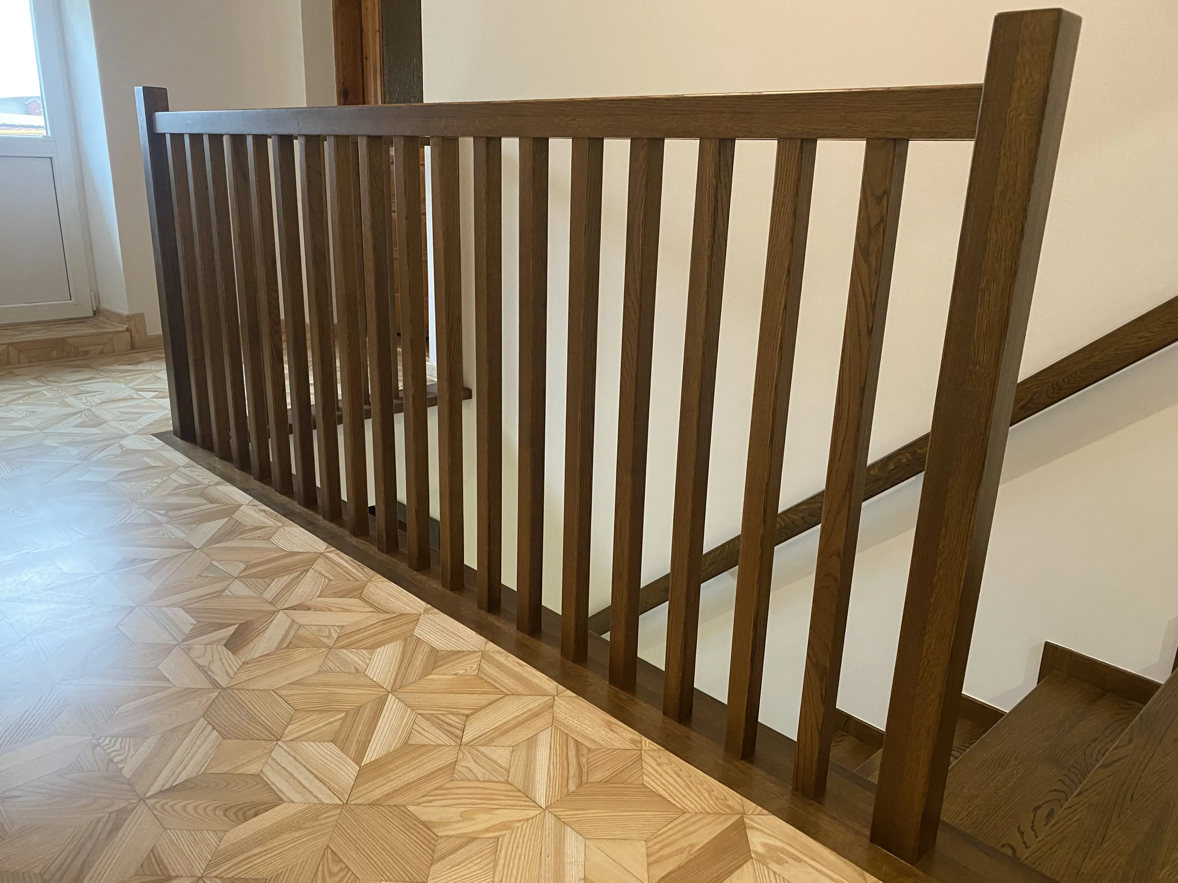 Schody i podłoga, Ostrowik