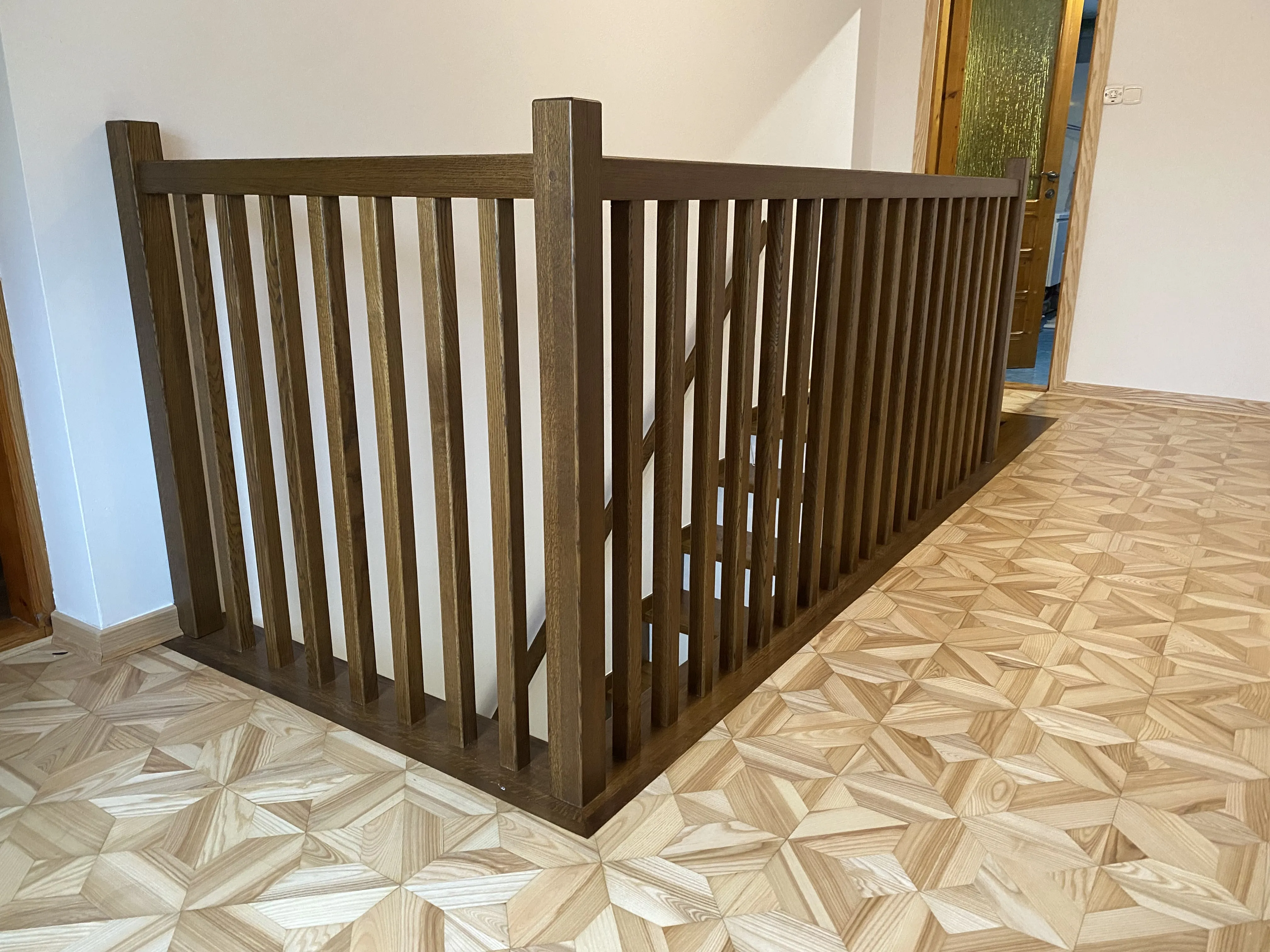 Schody i podłoga, Ostrowik