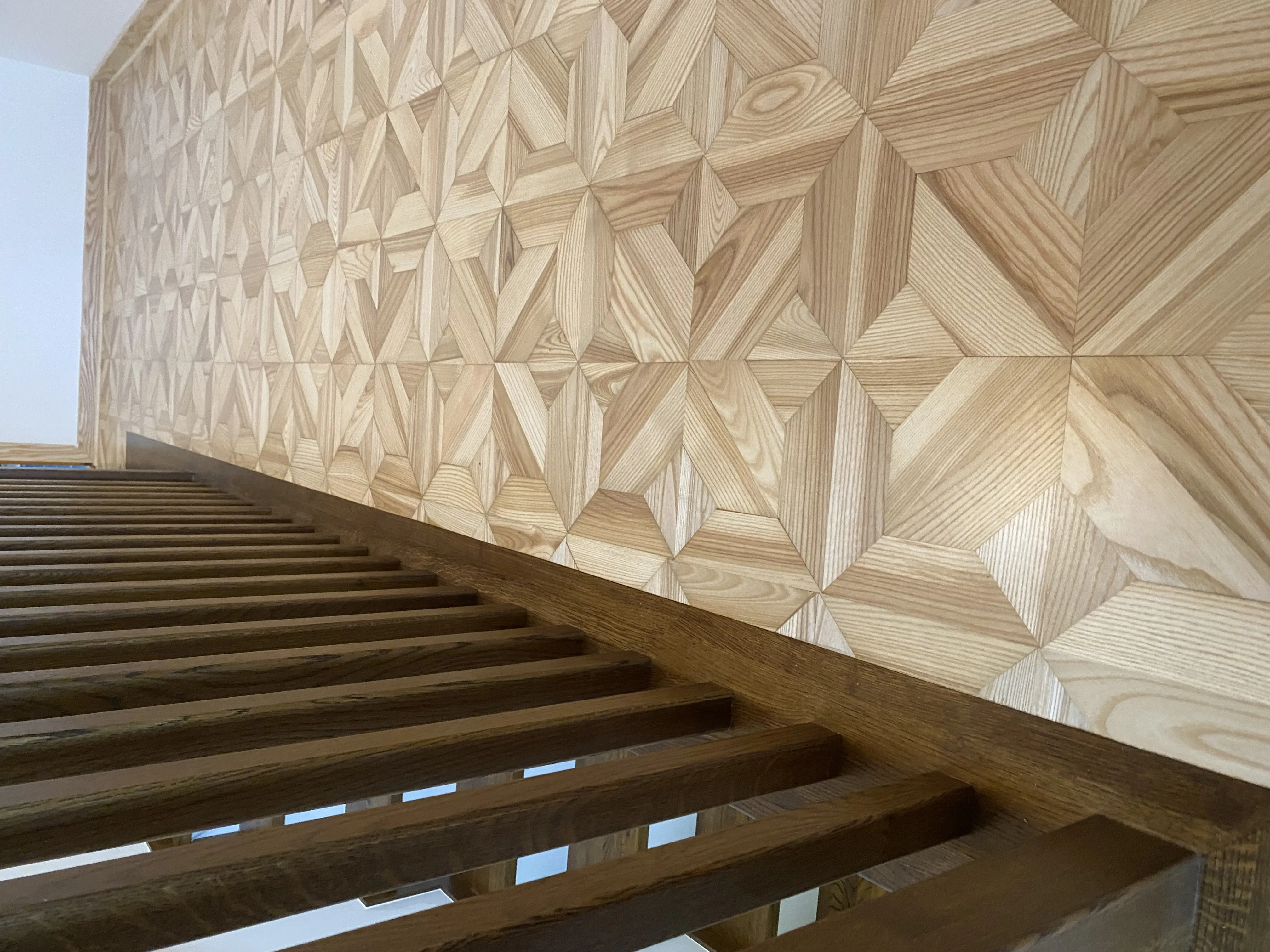 Schody i podłoga, Ostrowik